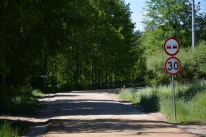 Układanie podbudowy pod drogę Jaśki – Dobki.