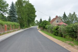 Nowa nawierzchnia na drodze Cichy-Duły.