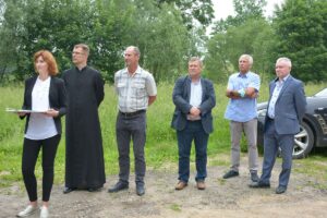 Uroczystości otwarcia drogi z udziałem władz wojewódzkich i powiatowych.