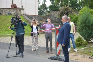 Uroczystości otwarcia drogi z udziałem władz wojewódzkich i powiatowych.